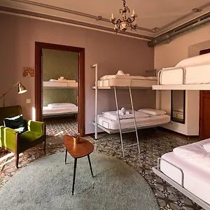  Hostal - Juvenil España