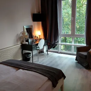 Konukevi Midi Parkhotel Mitte Berlin